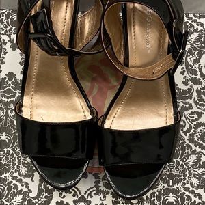 BCBG WEDGE sandal